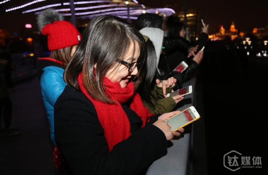 1800萬(wàn)人參與的紅包照片 如何避免成傳黃利器？