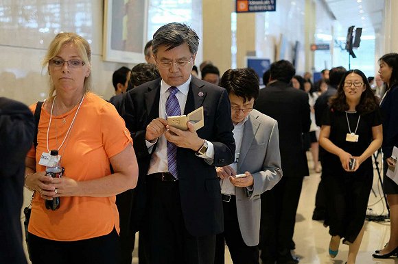 為見李世石，達沃斯會場排起長龍